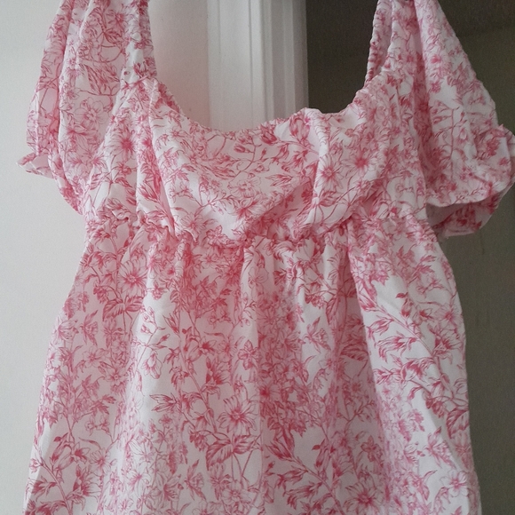 Super cute top with bow detail - Picture 4 of 4